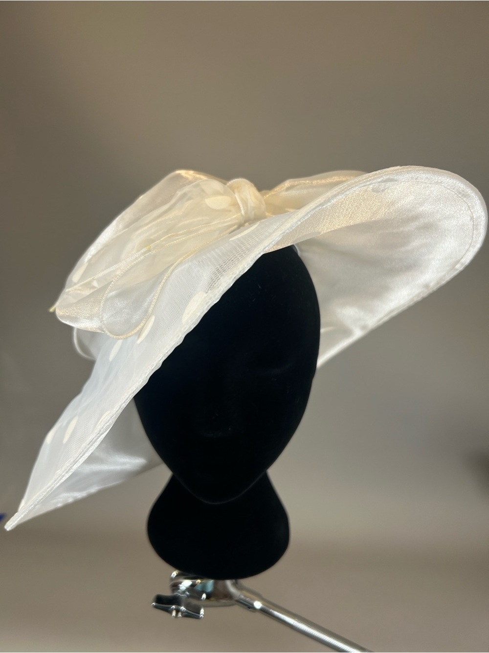 (10+) Elegant Women Wide-Brim White Dress Hat with Bow Sheer Pretty Woman Style